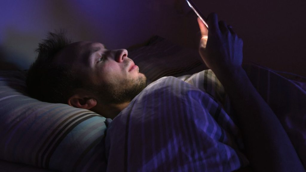 睡眠不足はAGAのリスクを高める