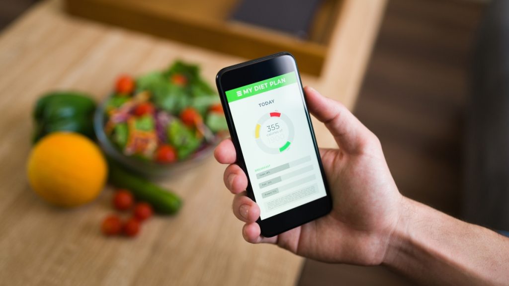 ダイエットのために1日の摂取カロリーをアプリで管理